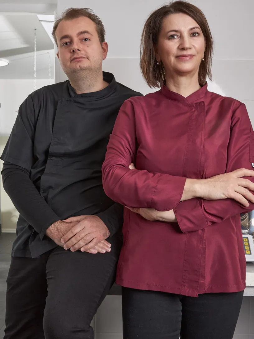 Katka so synom vo výrobni CELIKATKA